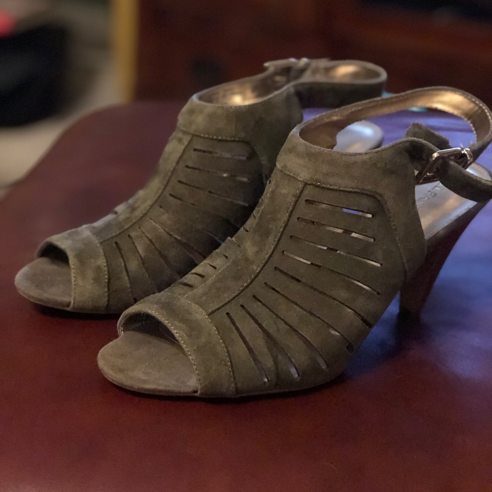 Alfani Shoes size women’s 9.5 green
